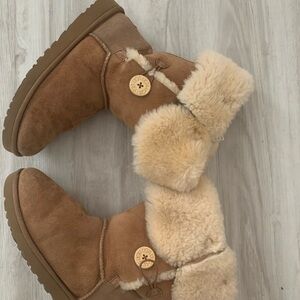 UGG Authentic Bailey Button Sheepskin Boot size 9 color: Chestnut